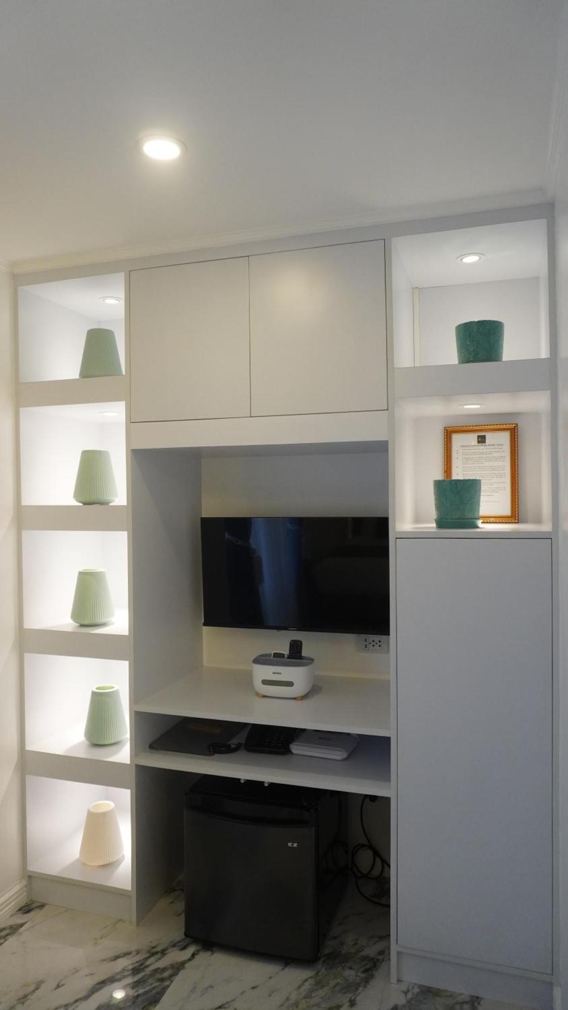 Makati Isabela Luxury Apartment Манила Екстериор снимка