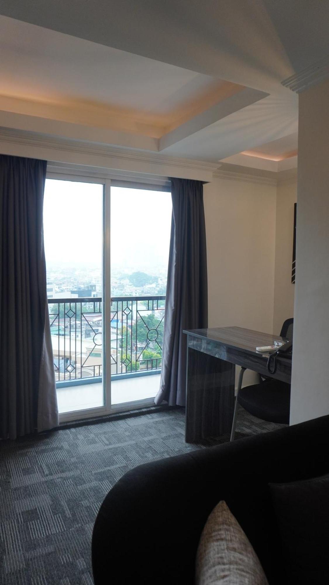 Makati Isabela Luxury Apartment Манила Екстериор снимка
