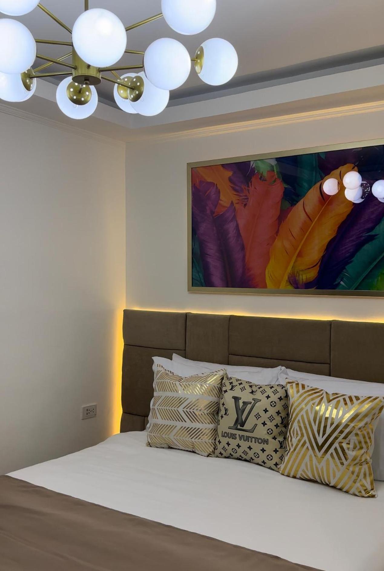 Makati Isabela Luxury Apartment Манила Екстериор снимка